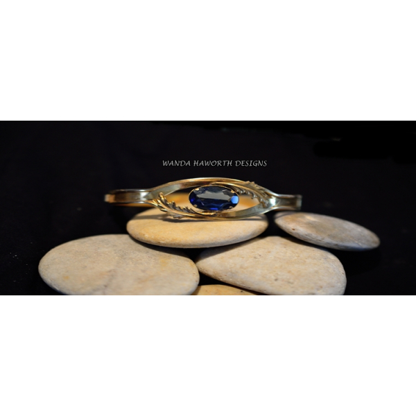 Brass hinge closure bracelet