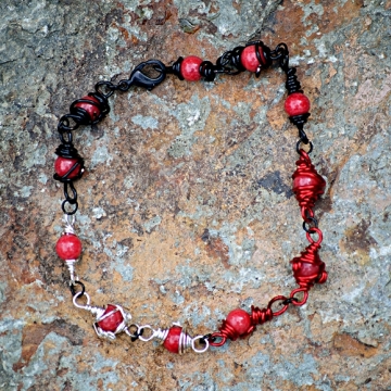 wired_red_jade_bracelet_1.jpg